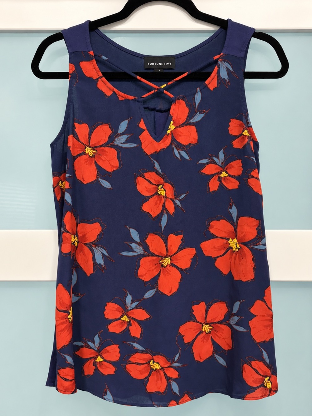 Fortune + Ivy Navy Floral Sleeveless Criss Cross Top Size Small